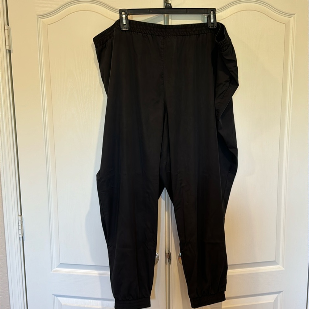 Eloquii Essentials black ankle pants elastic waist, 2 pockets and elastic ankle